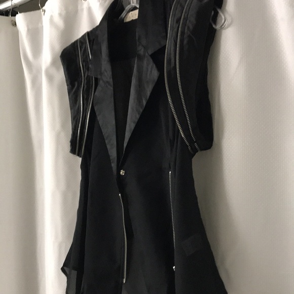 BLVD Vest with Zippers details - Picture 8 of 16